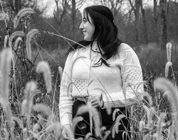 Maya-16bwZoom