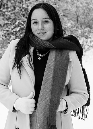 Maya12Zoombw