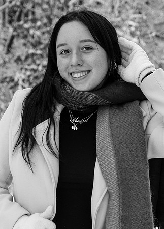 Maya14Zoombw