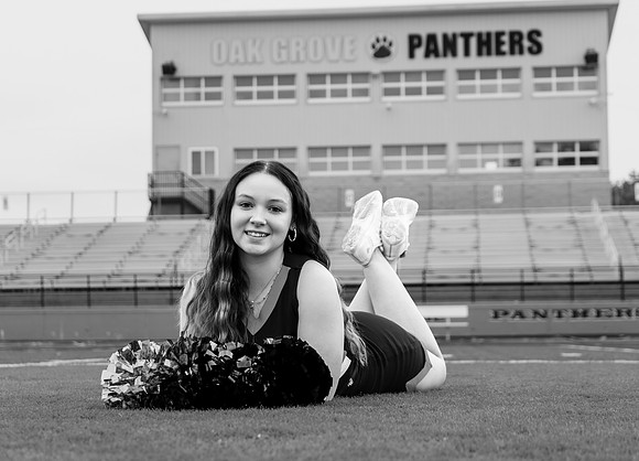 CheerIzzy1bw